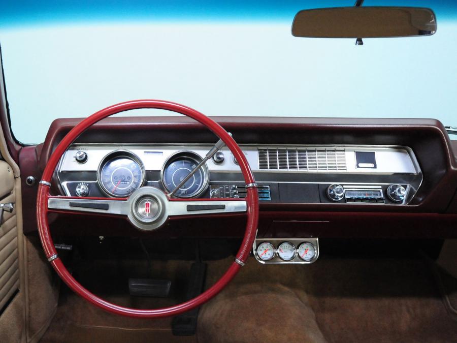  Oldsmobile Cutlass 442 Holiday Coupe 1966 года  (фото 6 из 6)